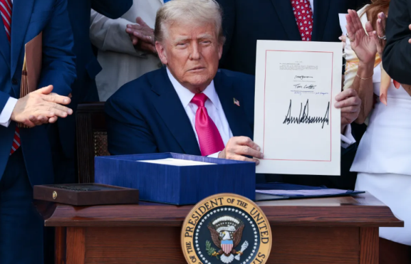 Trump rubrica su ley de recorte fiscal y presupuestario y dice que es su «mayor victoria»