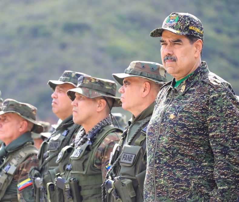 Maduro anuncia que pondrá en marcha plan de defensa en tres estados fronterizos con Colombia