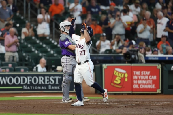 José Altuve muestra su poder y deja atrás al gran Antonio Armas