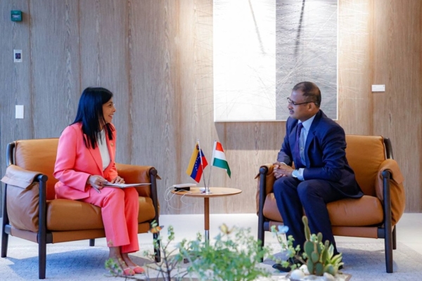 Delcy Rodríguez se reunió con el embajador de India: Revisaron la cooperación en áreas como la financiera y energética