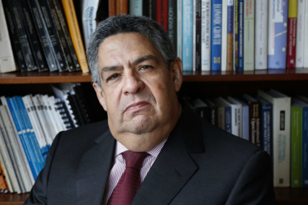 Econ. Efraín Velásquez: crédito bancario equivale al 3% del PIB por las restricciones a la banca