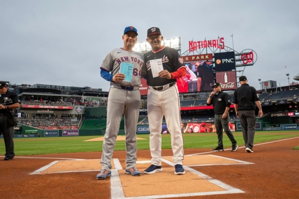 Carlos Mendoza y Miguel Cairo hacen historia en la MLB