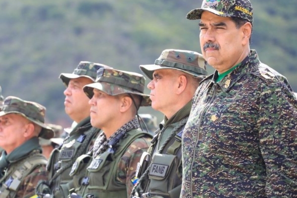 Maduro anuncia que pondrá en marcha plan de defensa en tres estados fronterizos con Colombia