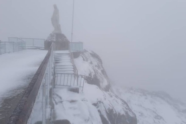 Mérida se vistió de blanco: Así fue la nevada en Pico Espejo (+video)
