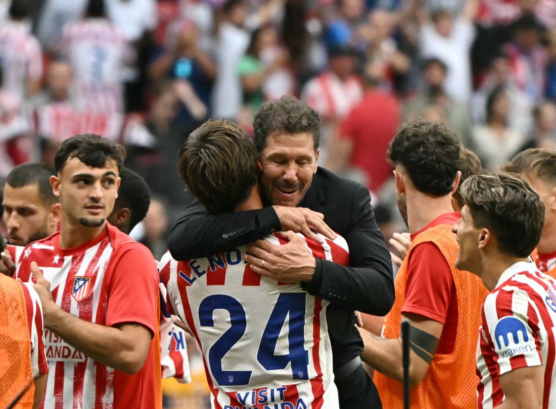El Atlético de Madrid destrozó 5-2 a un Real Madrid endeble que sigue líder a pesar de la derrota
