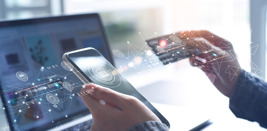 América Latina lidera adopción de mensajería y asistentes conversacionales en banca móvil