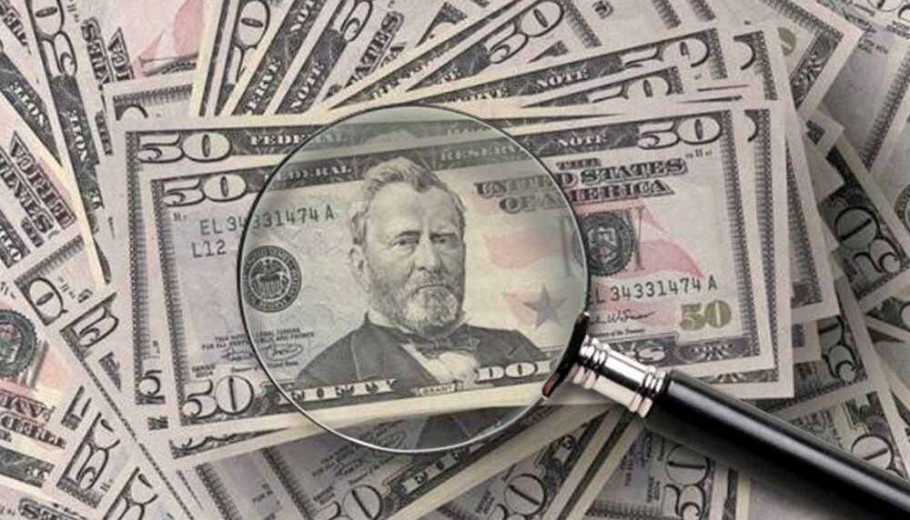 Falsificación de billetes: cómo cuidarse de uno de los efectos negativos de la dolarización