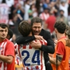 El Atlético de Madrid destrozó 5-2 a un Real Madrid endeble que sigue líder a pesar de la derrota