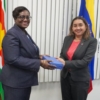 Surinam y Venezuela reforzarán sus relaciones en el petróleo, educación y finanzas