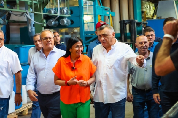 Delcy Rodríguez pide al sector industrial priorizar lo «Hecho en Venezuela»: «Hay que seguir la ruta de la exportación»