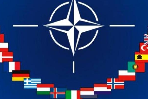 Primer ministro de Polonia pide apoyo unánime de la OTAN para derribar aviones rusos