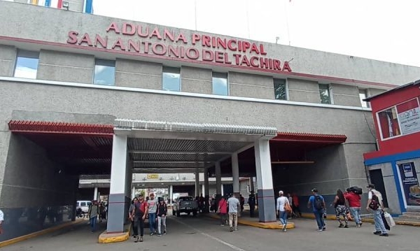 Sector aduanero recuperó 2.000 empleos tras la reapertura de la frontera entre Colombia y Venezuela