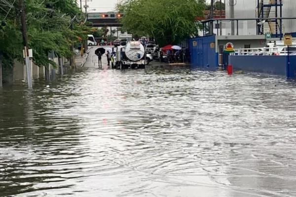 Lluvias provocan fuertes inundaciones en República Dominicana, con cientos de desplazados