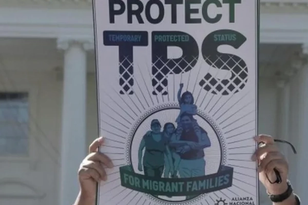 Juez bloquea la decisión de Trump de poner fin al TPS para venezolanos y haitianos