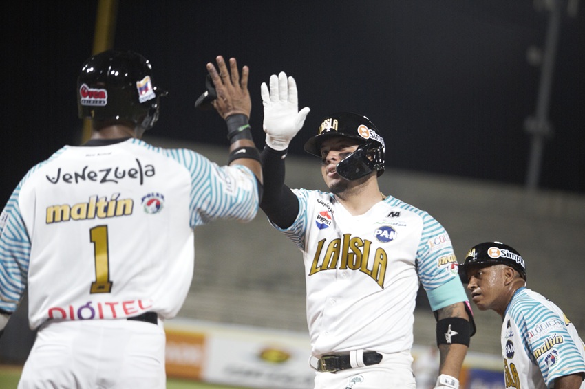 Leones y Magallanes patinaron en su estreno en la temporada 2025-2026