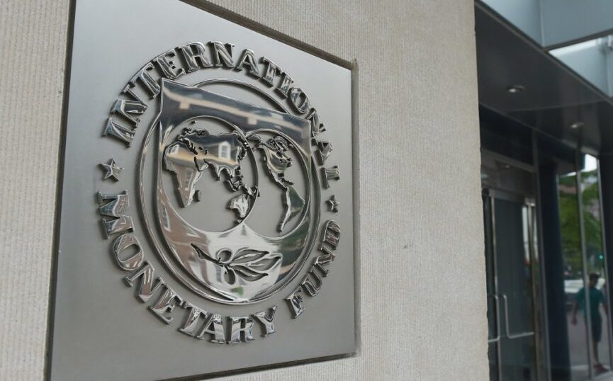 FMI avisa del riesgo por las injerencias pol&iacute;ticas en los bancos centrales, incluida la Fed