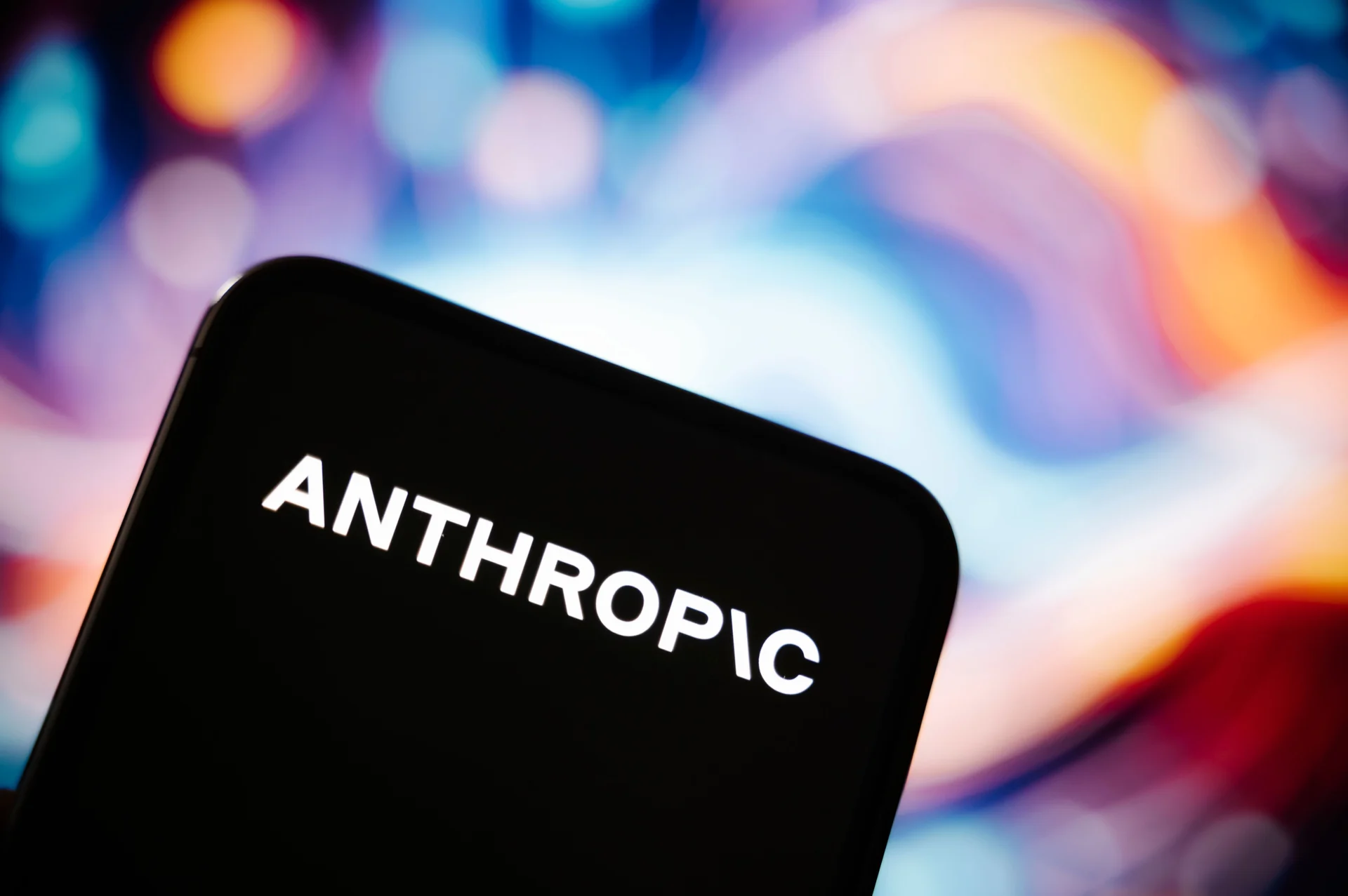 Empresa de IA estadounidense Anthropic refuerza su presencia en Europa