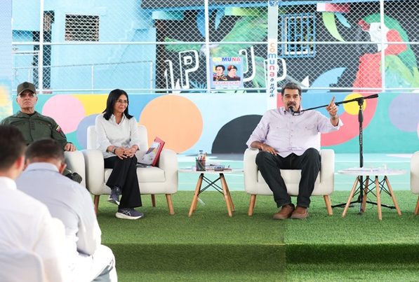 Maduro llama al pueblo trinitense a evitar que EE.UU. «meta una guerra en el Caribe»