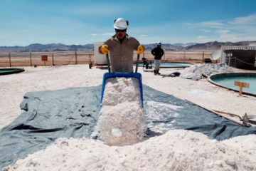 Crean corporaci&oacute;n gigante p&uacute;blico-privada para explotar litio en Chile
