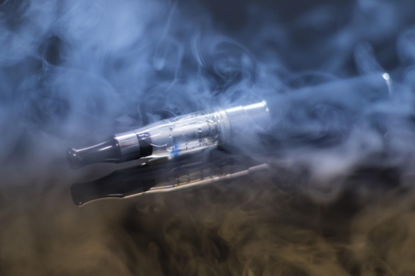 OMS preocupada por la nueva adicción de los jóvenes al cigarrillo electrónico