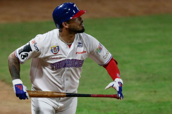 Tiburones de La Guaira pudo más que Leones y se llevó el primer duelo capitalino de la temporada