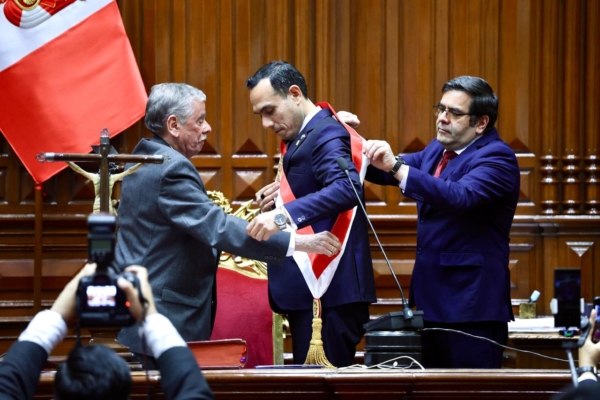 Cayó Boluarte y asume el séptimo presidente en 10 años: Claves para entender nueva crisis política en Perú