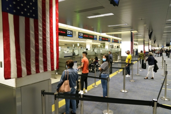Los aeropuertos de Estados Unidos sufren retrasos y cancelaciones a causa del cierre gubernamental