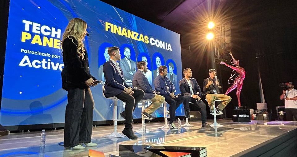 Activo Banco Universal utiliza IA para la mejorar experiencia del cliente y eficiencia operativa