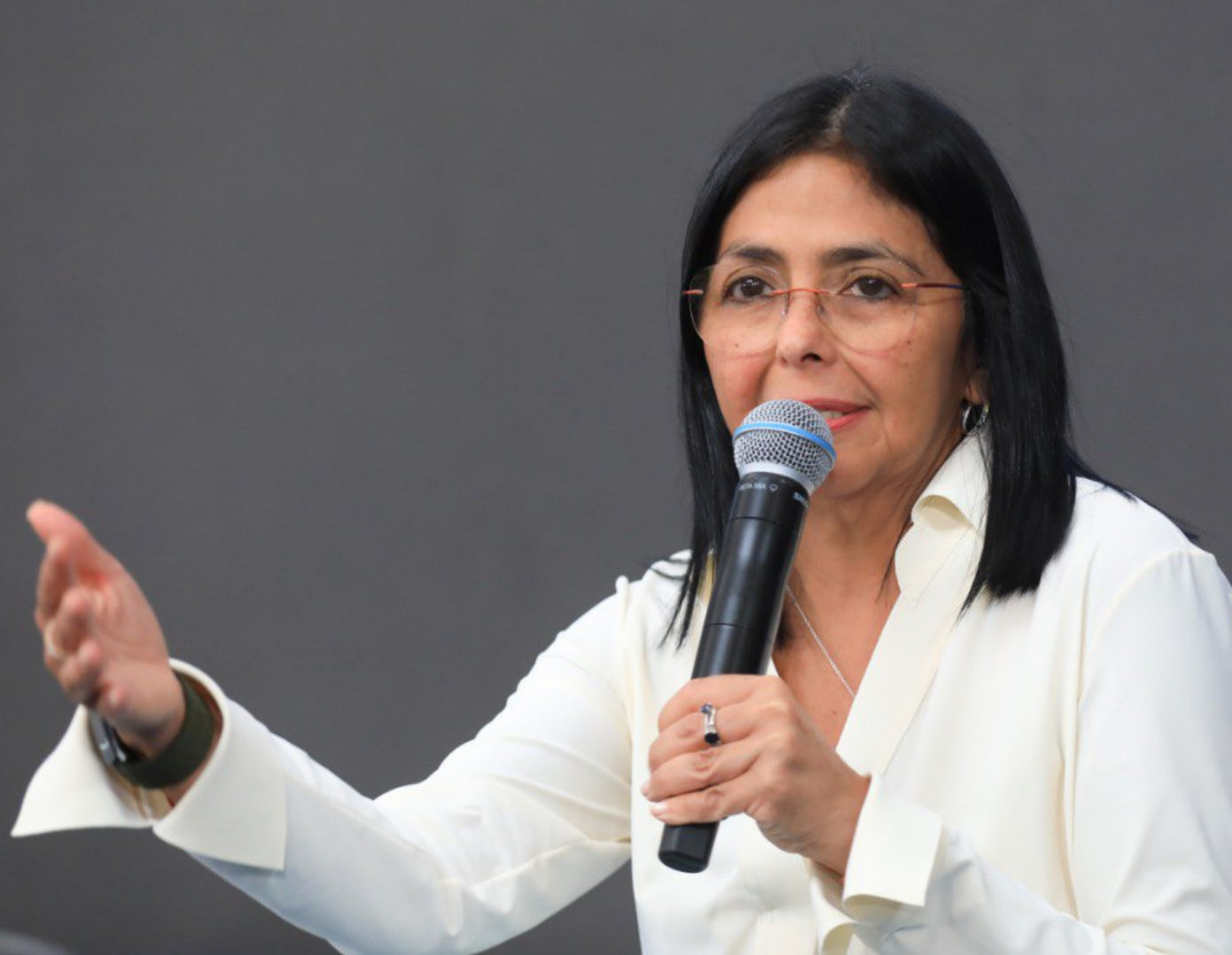 Un millón 300 mil emprendedores recibieron financiamiento gubernamental, afirma Delcy Rodríguez