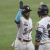 Leones del Caracas tomó un respiro al vencer por 9-4 a Tiburones de La Guaira en el Monumental