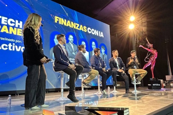 Activo Banco Universal utiliza IA para la mejorar experiencia del cliente y eficiencia operativa