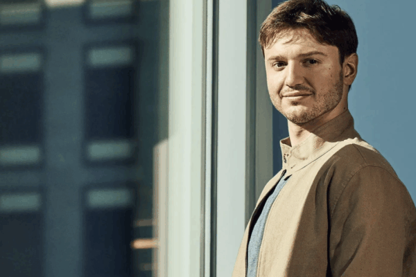 Brendan Foody: El multimillonario más joven y su revolución laboral en la inteligencia artificial