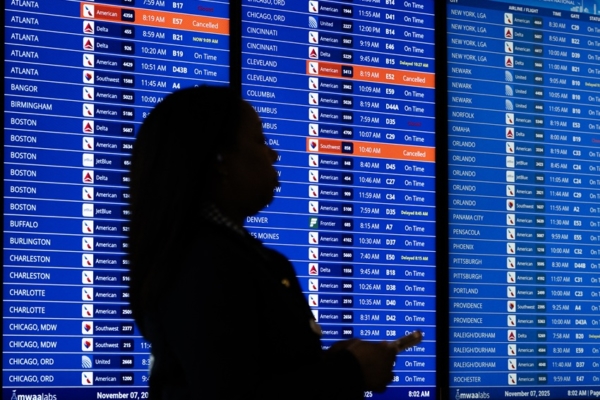 Cientos de vuelos cancelados en EEUU por cierre gubernamental