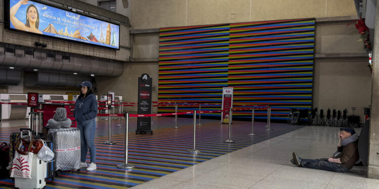 #Claves: Pasajeros pagan altos costos por el aislamiento a&eacute;reo impuesto a Venezuela