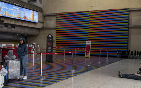 #Claves: Pasajeros pagan altos costos por el aislamiento a&eacute;reo impuesto a Venezuela