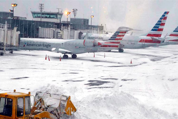 Miles de vuelos han sido cancelados en EEUU por grandes tormentas invernales