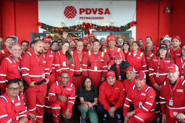 Venezuela dice que «el enemigo no descansa» y pide a trabajadores petroleros estar alerta