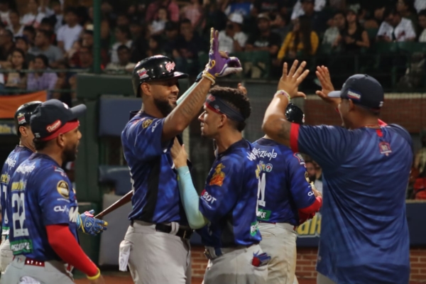 Guill&eacute;n, otra vez, por el milagro: Tigres y Caribes juegan a muerte s&uacute;bita