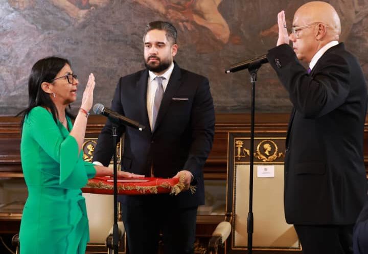 Delcy Rodr&iacute;guez se juramenta como presidenta encargada de Venezuela