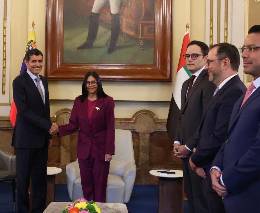 Delcy Rodr&iacute;guez eval&uacute;a opciones de inversi&oacute;n con Emiratos &Aacute;rabes Unidos