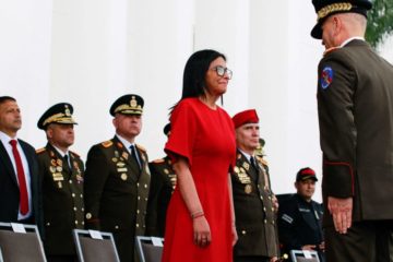 FANB y cuerpos policiales juraron &laquo;lealtad y subordinaci&oacute;n absoluta&raquo; a presidenta (e) Delcy Rodr&iacute;guez