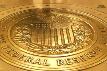 La Fed mantiene tasas de inter&eacute;s y resiste la presi&oacute;n m&aacute;xima de Trump