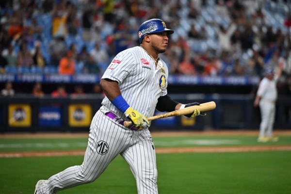Magallanes zarande&oacute; a &Aacute;guilas del Zulia y a&uacute;n pelea por un cupo en la gran final de la LVBP