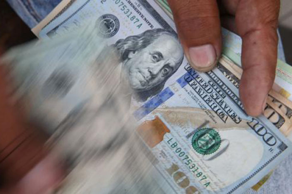 D&oacute;lar encaja presi&oacute;n alcista en el mercado oficial y se cotizar&aacute; en Bs.358,93 este 27 de enero