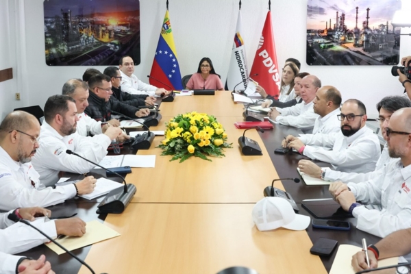 Delcy Rodr&iacute;guez se reuni&oacute; con autoridades de PDVSA: Evaluaron planes para impulsar la producci&oacute;n de hidrocarburos