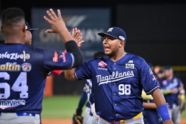 Magallanes barri&oacute; a Caribes en Puerto La Cruz y se pone a dos triunfos del t&iacute;tulo en la LVBP