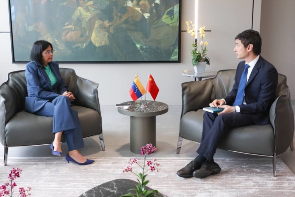 Presidenta encargada de Venezuela se re&uacute;ne con embajador chino en medio de presi&oacute;n de EEUU