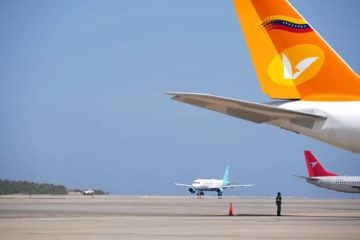 M&aacute;s de 120 migrantes llegaron a Venezuela en un vuelo de repatriaci&oacute;n procedente de EEUU