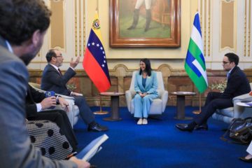 Delcy Rodr&iacute;guez se reuni&oacute; con autoridades de la CAF: Buscan estrechar lazos de cooperaci&oacute;n t&eacute;cnica y financiera