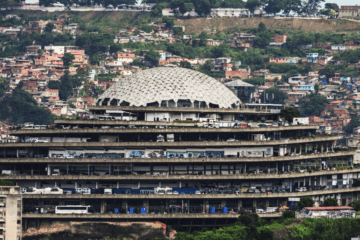 Gobierno empieza trabajos en El Helicoide para convertirla en centro social